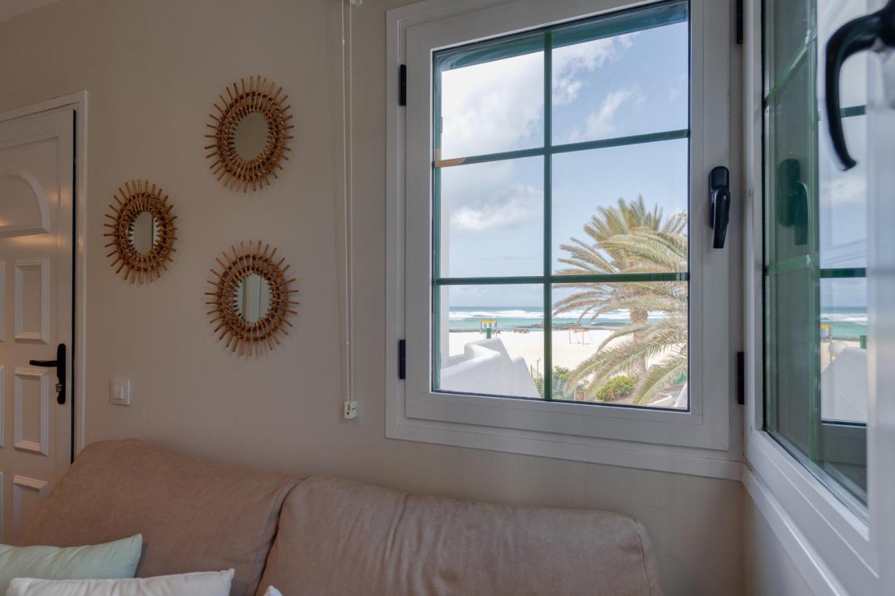 Homeforguest Modern And New Beachfront Apartment La Oliva Exteriör bild