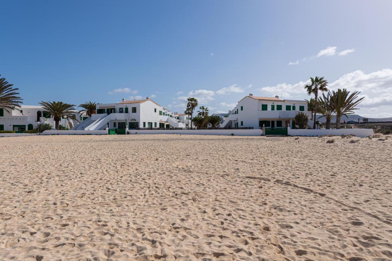Homeforguest Modern And New Beachfront Apartment La Oliva Exteriör bild