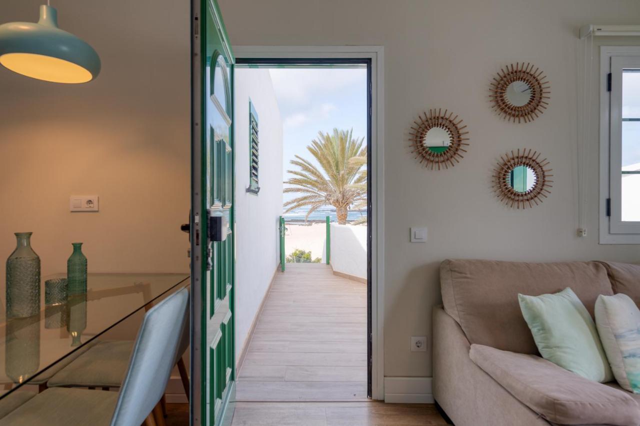 Homeforguest Modern And New Beachfront Apartment La Oliva Exteriör bild
