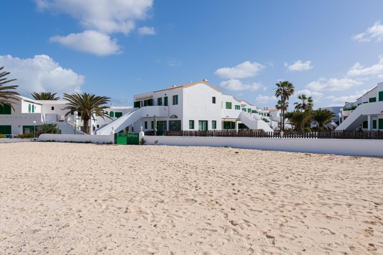 Homeforguest Modern And New Beachfront Apartment La Oliva Exteriör bild